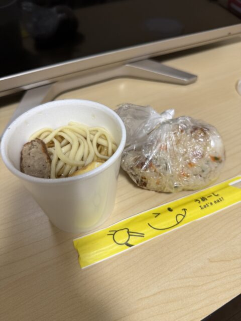 朝食は、名護のお弁当屋さんでビニール袋に入った「じゅーしー」