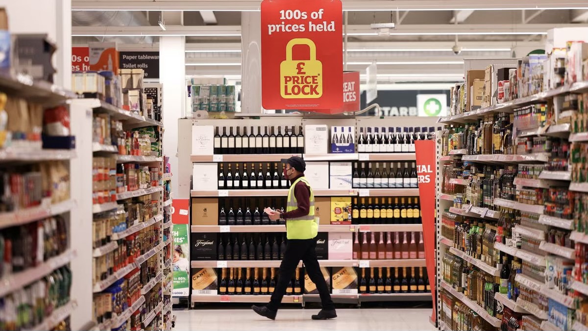 Investor Group Urges UK Firms to Protect Low-Paid Workers from Inflation Crisis
