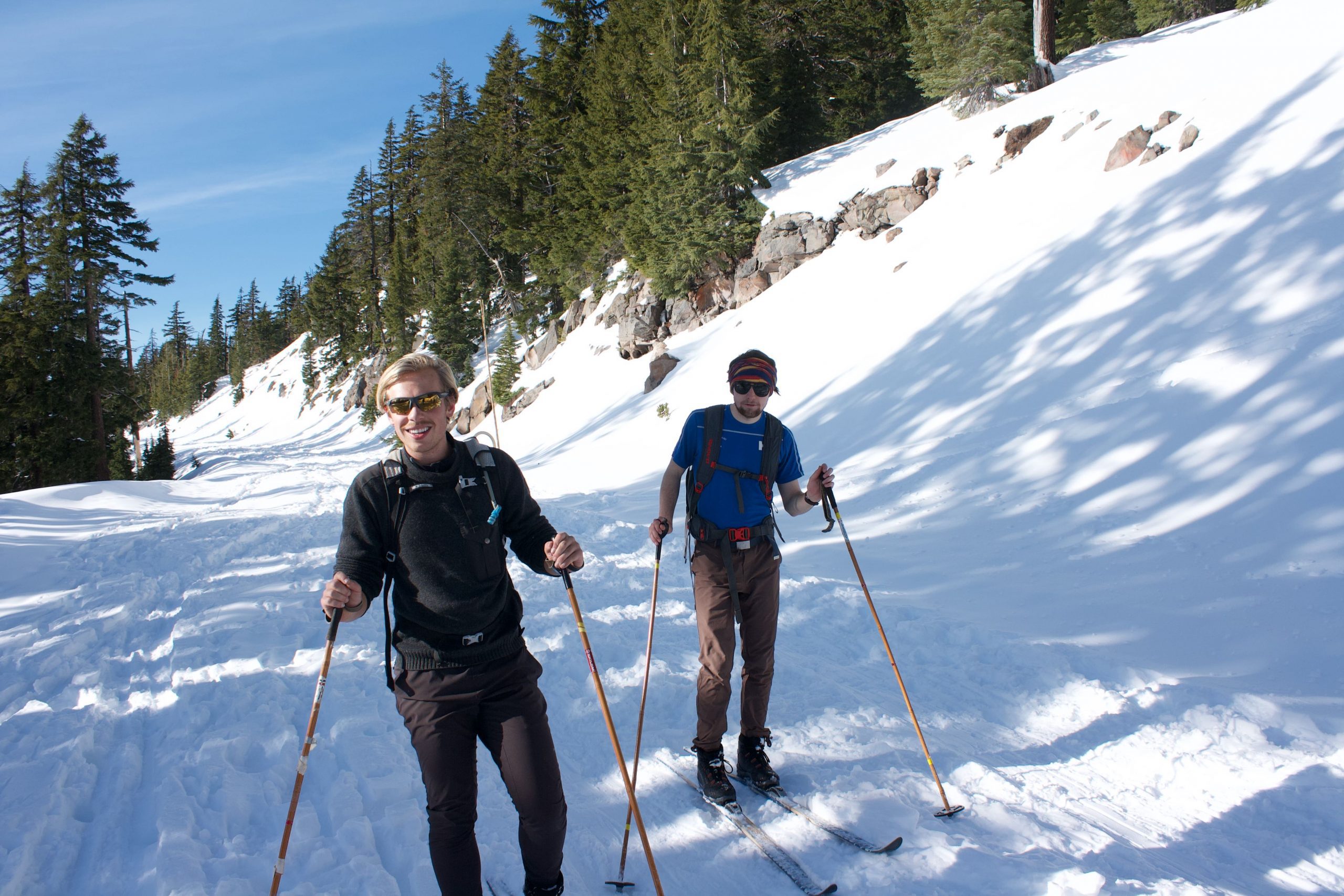 Finn Johnson ’22 (left), skiing during his time at the Oregon Extension.