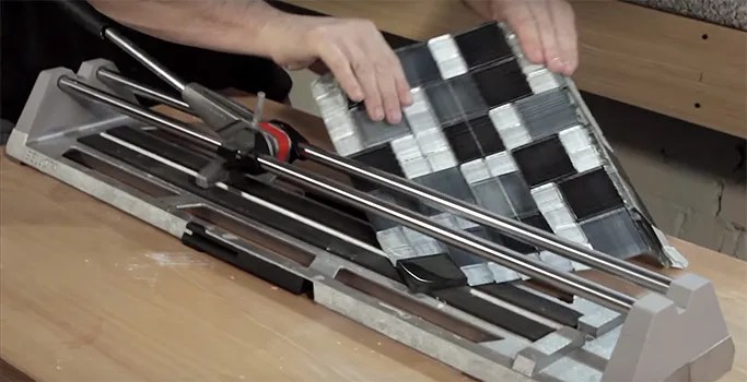 How-to-cut-mosaic-tiles