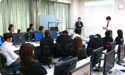 再就職を目指す方々へ講演の様子