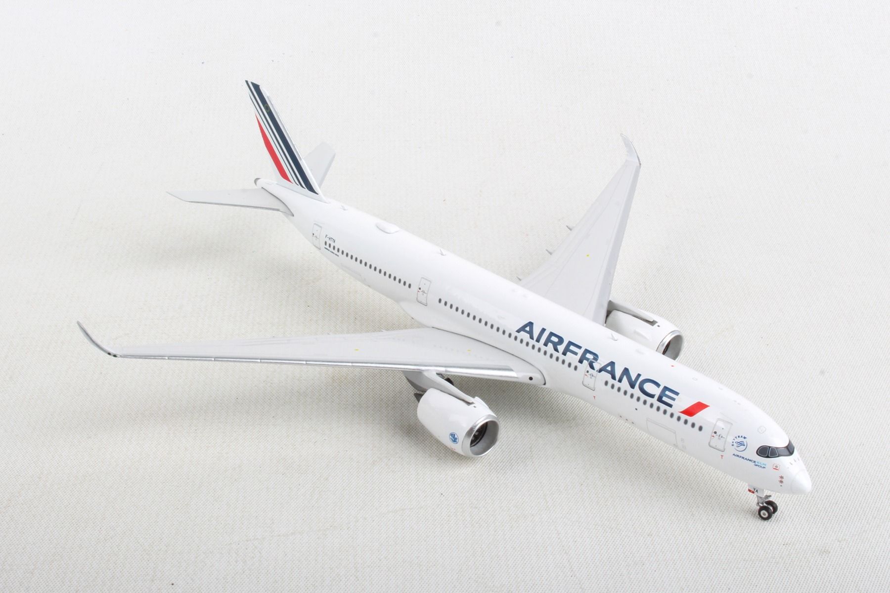 AIR FRANCE A350-900 / Phoenix 1:400 / # F-HTYA / sku PH1946