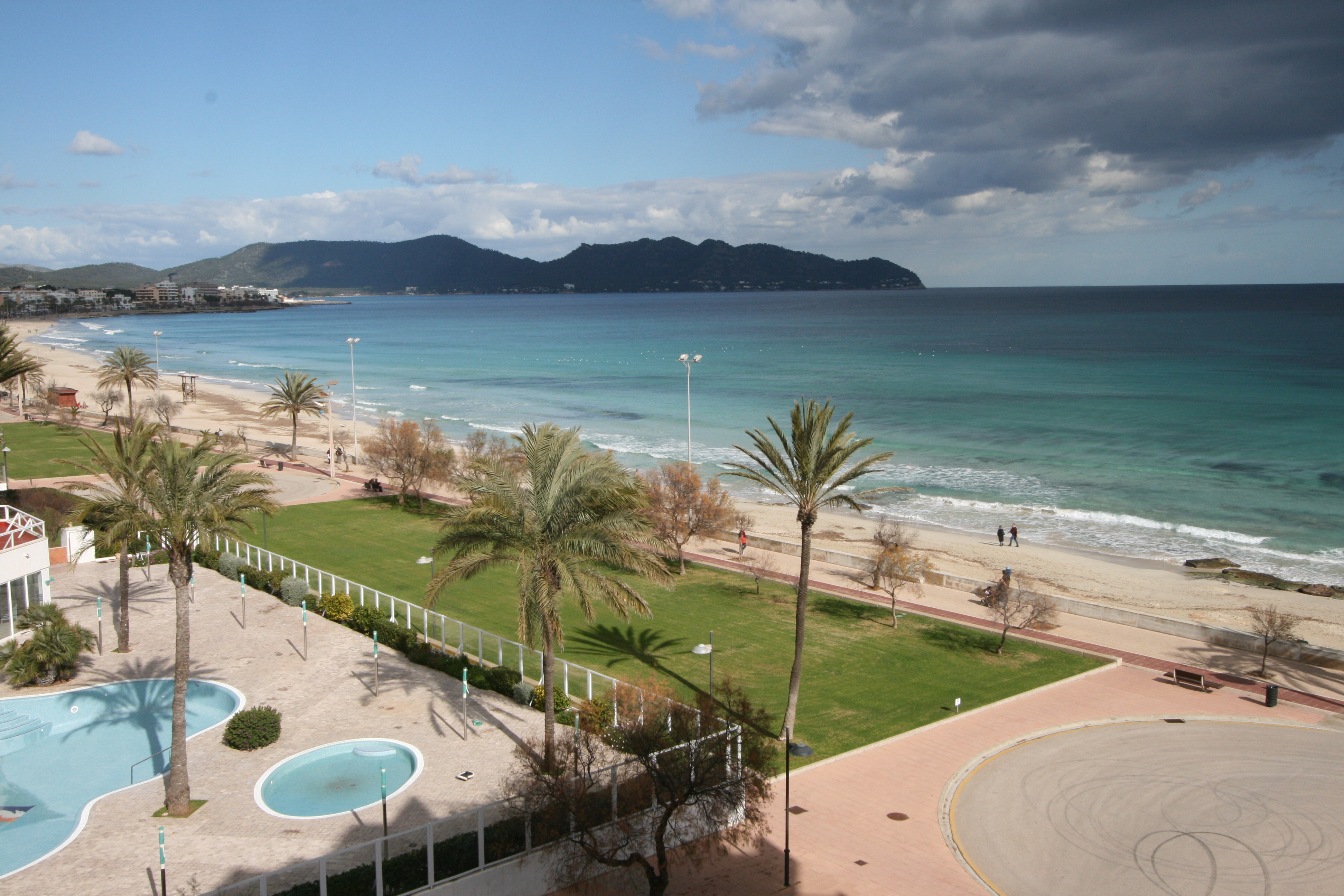 Yay! A sunny day! Off we go in the wild blue yonder!