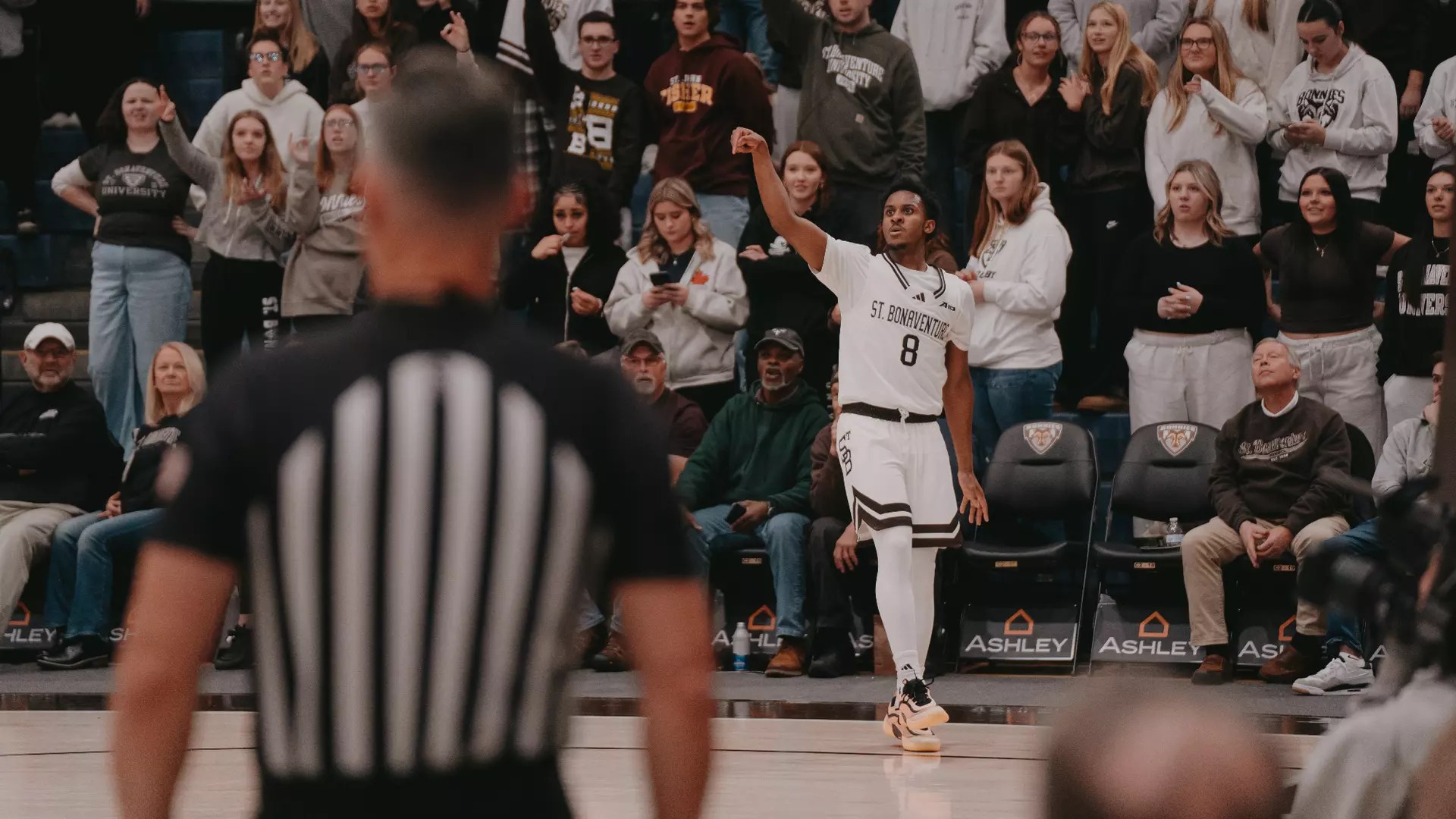 Bonnies Welcome Hot George Mason Squad