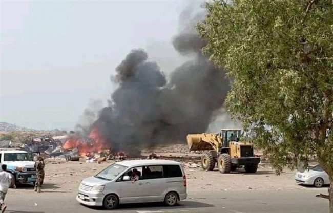 قوات الانتقالي تحرق سوقاً شعبياً بالعاصمة المؤقتة عدن