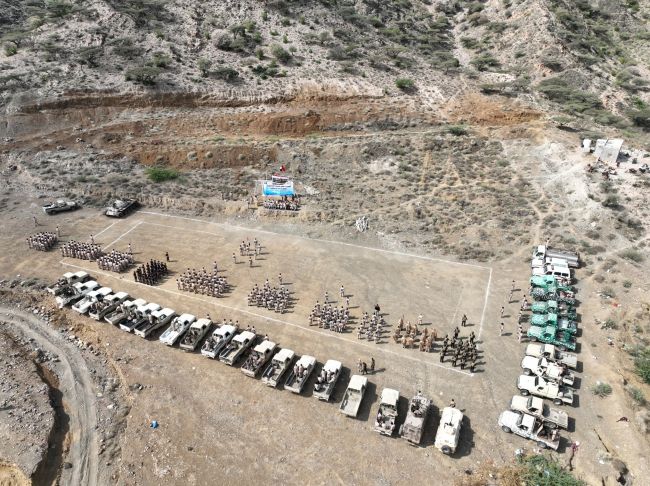 اللواء 90 قوات خاصة بمحور طور الباحة يدشن العام التدريبي والقتالي 2024 بعرض عسكري مهيب