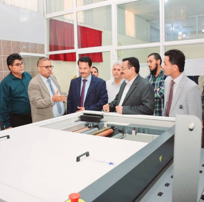 في زيارة تفقدية لفرع المؤسسة العامة لمطابع الكتاب المدرسي بعدن ... العباب والداؤودي يزوران فرع المطابع بالمنصورة ويشيدا بجهود العاملين