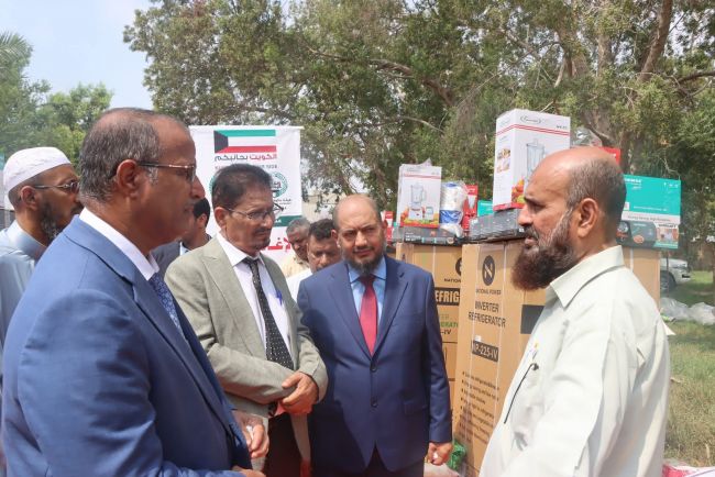 الوزير الزعوري يدشن مشروع الإغاثة المقدم من الكويت للمتضررين من السيول