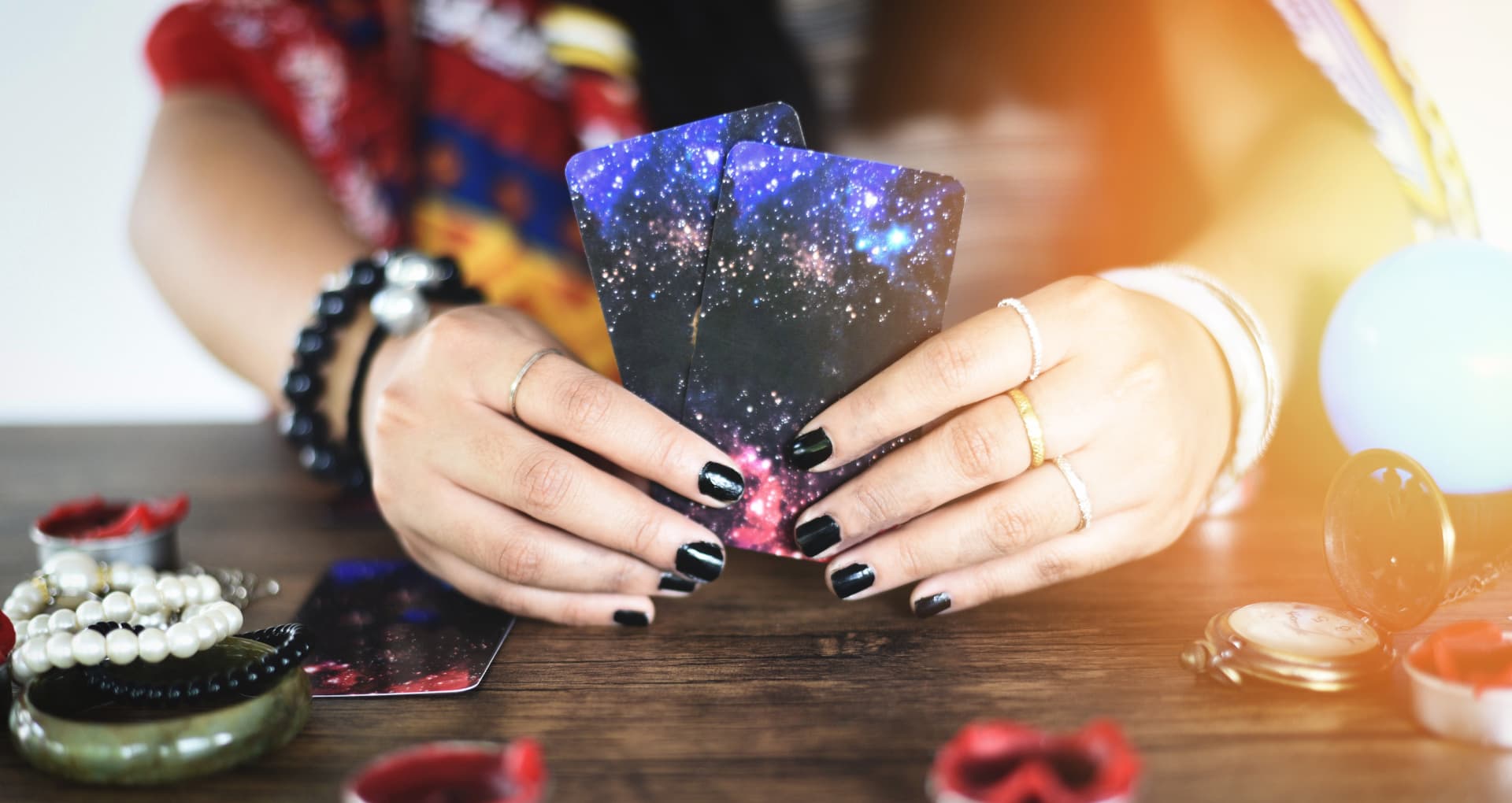 Tarot Hellsehen: Intuitive Einsichten durch Karten