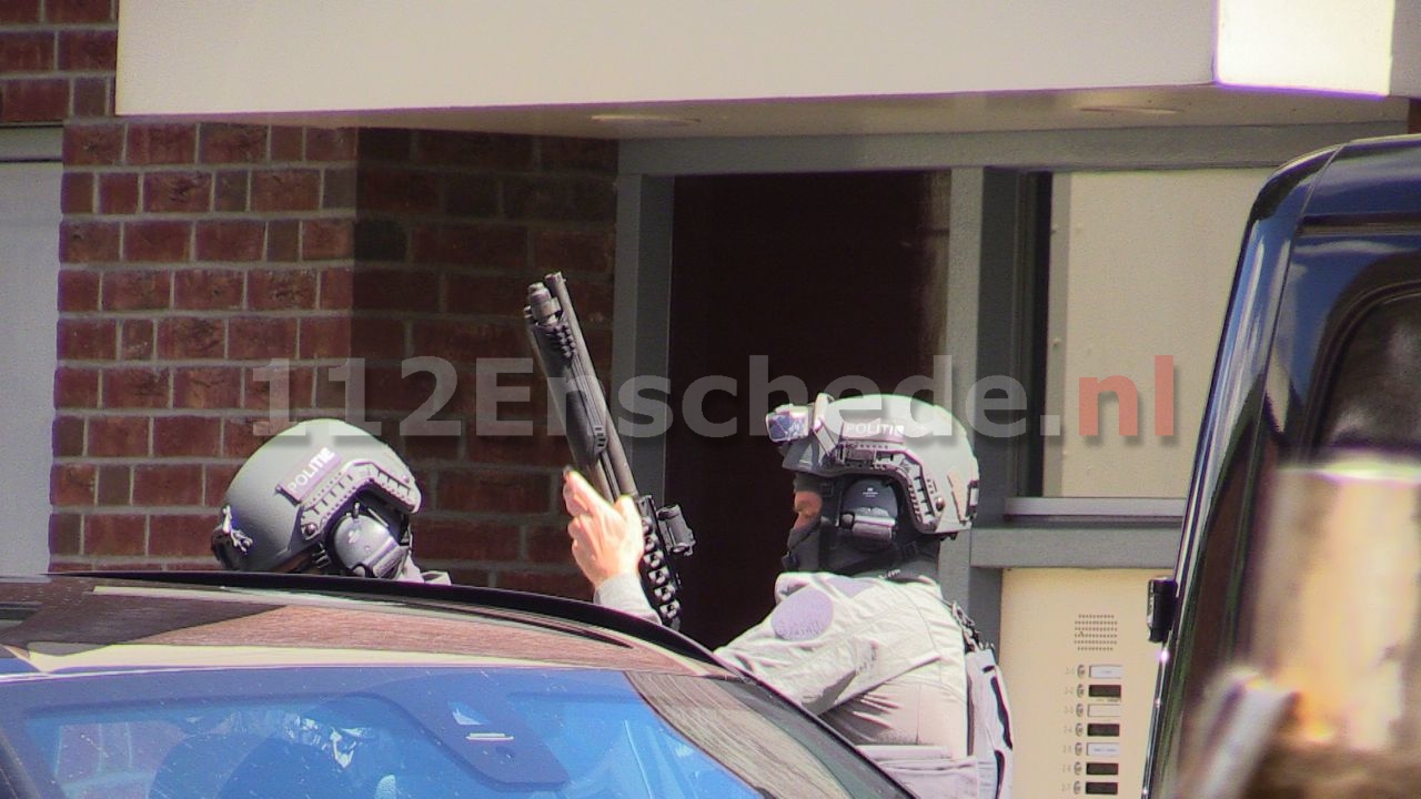 Video: Arrestatieteam ingezet in Enschede.