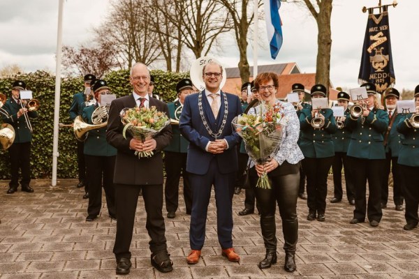 Negen lintjes in Winterswijk: burgemeester Bengevoord op lintjestoer om het lintje persoonlijk uit te reiken