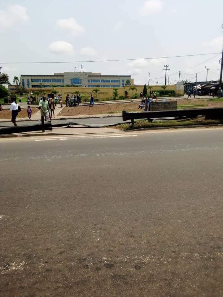 Gabon-Visite : Le Président français Emmanuel Macron froidement accueilli à Libreville par plus ou moins dix autorités politiques.