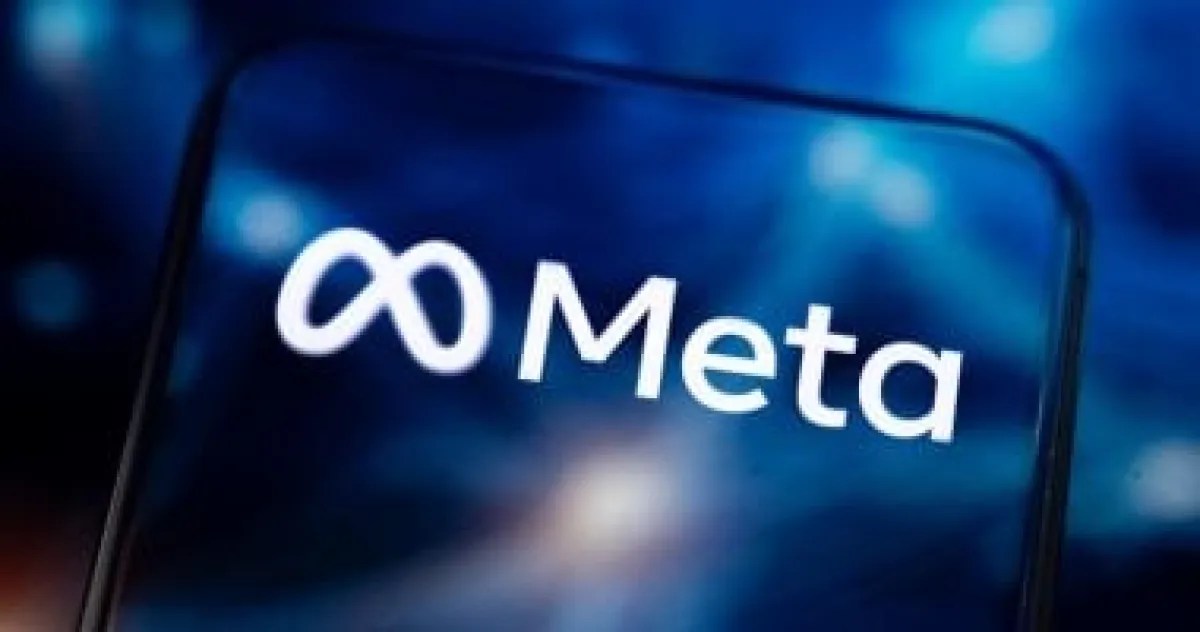 ميتا توقف مؤقتاً دردشات المراهقين مع شخصيات الذكاء الاصطناعي لتحديثات أمان جذرية