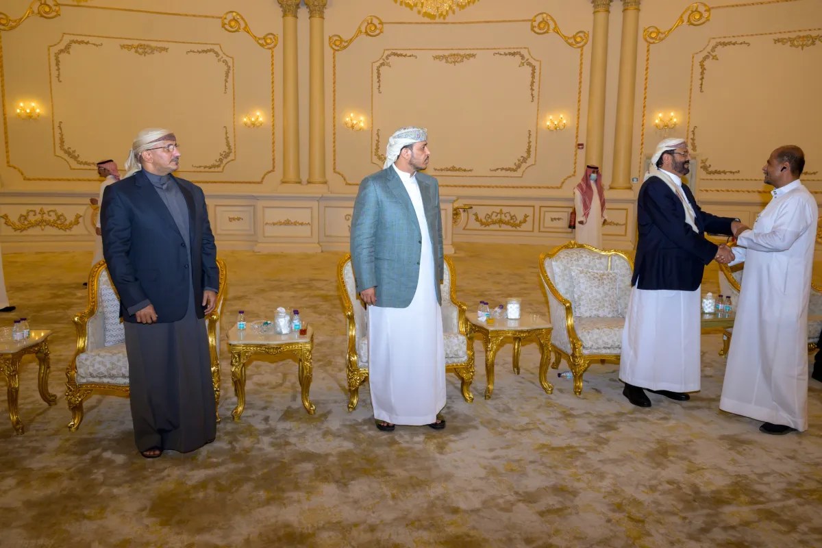 فيديو.. طارق صالح يقدم واجب العزاء في وفاة اللواء عبدالرقيب الصبيحي فيديو.. طارق صالح يقدم واجب العزاء في وفاة اللواء عبدالرقيب الصبيحي