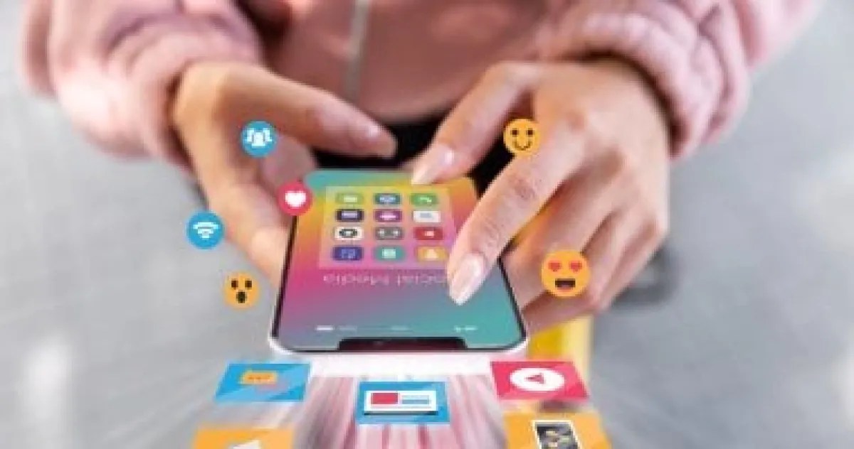 إسبانيا تدرس حظر منصات التواصل الاجتماعي على من هم دون 16 عاماً