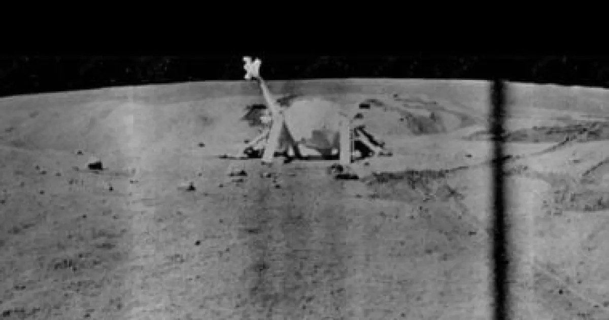 بالصور: رائد فضاء يلعب الجولف على القمر قبل 53 عاماً