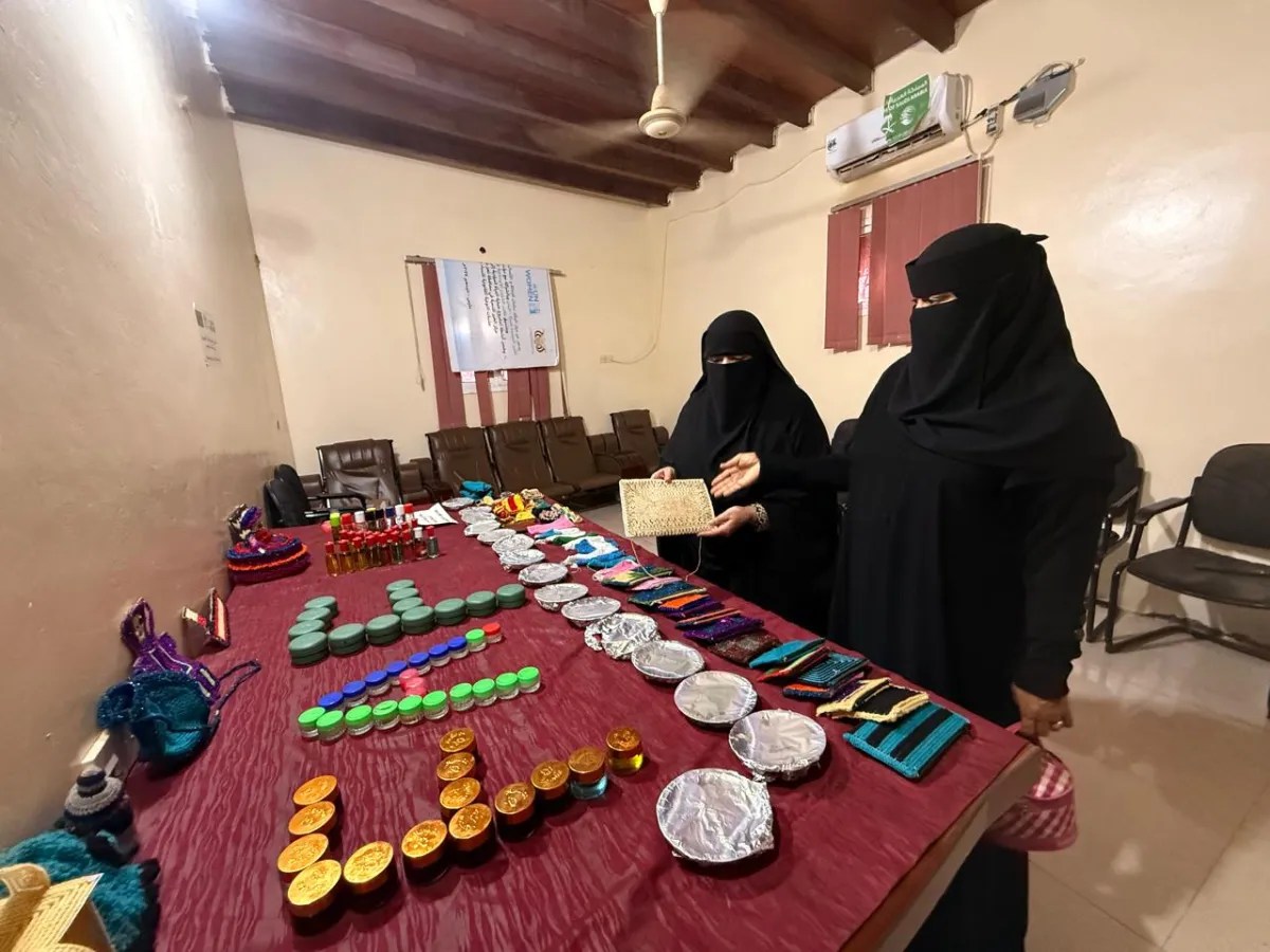 النشيري تزور مؤسسة الخير بالمخا وتشيد بدور المرأة اليمنية في تعزيز الصمود المجتمعي