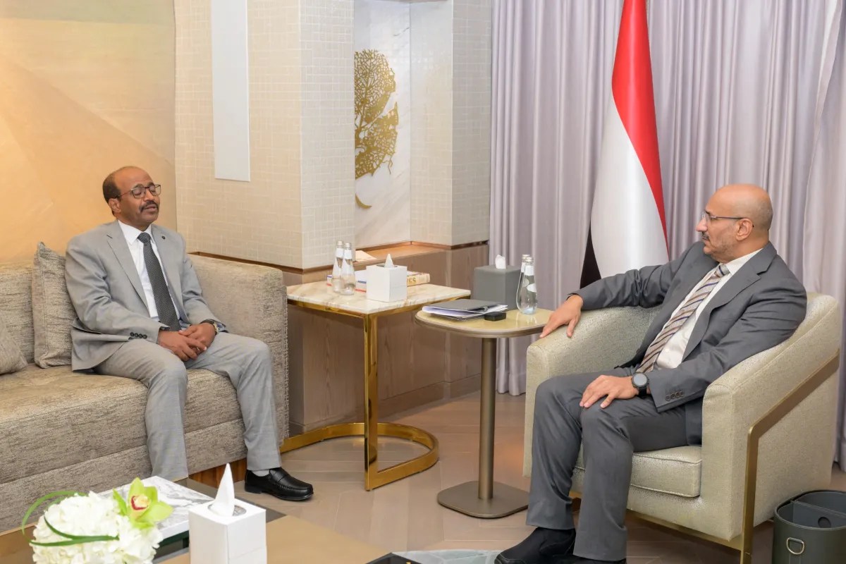 فيديو.. طارق صالح يلتقي وزير النفط ويؤكد أهمية تطوير القطاع النفطي