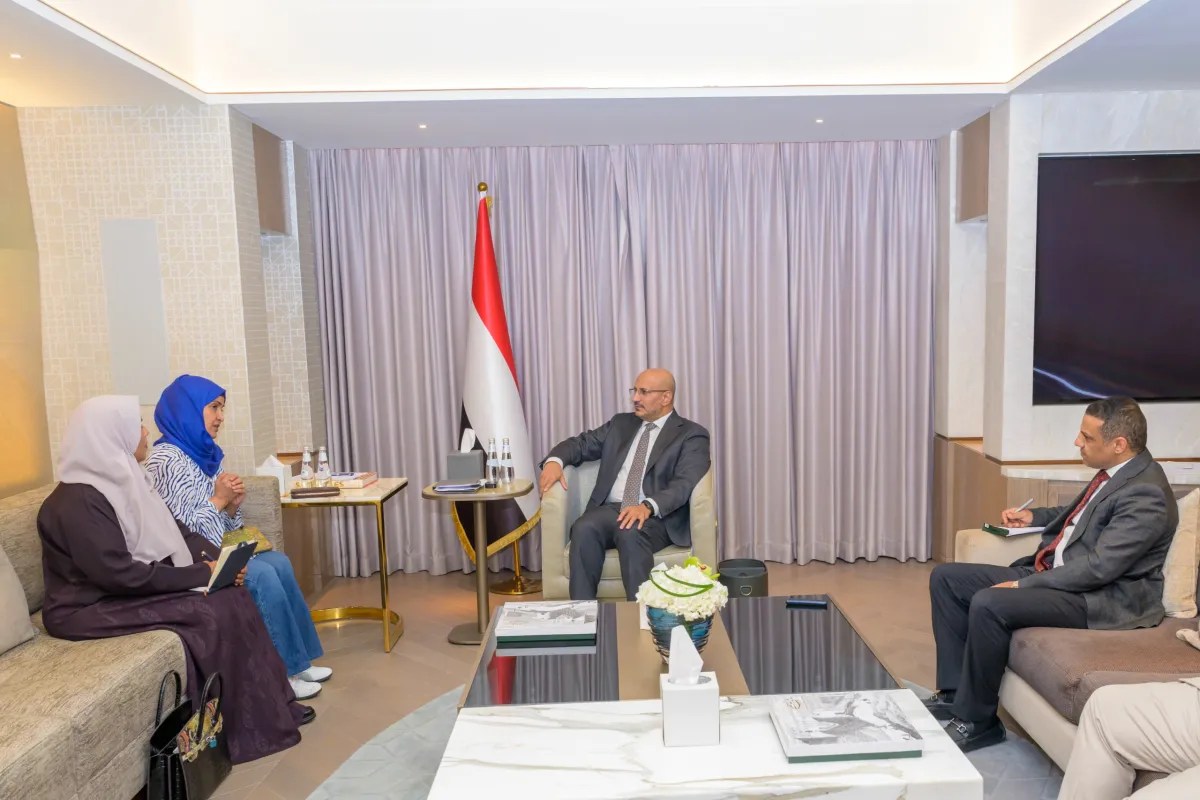 طارق صالح يلتقي وزيرتي الشؤون القانونية وشؤون المرأة ويبارك للمرأة اليمنية تمثيلها بثلاث حقائب وزارية