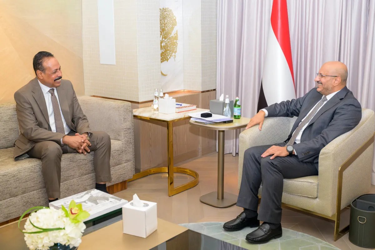 خلال لقائه بوزير الأشغال.. طارق صالح يوجه بمضاعفة الجهود لاستكمال المشاريع المتعثرة