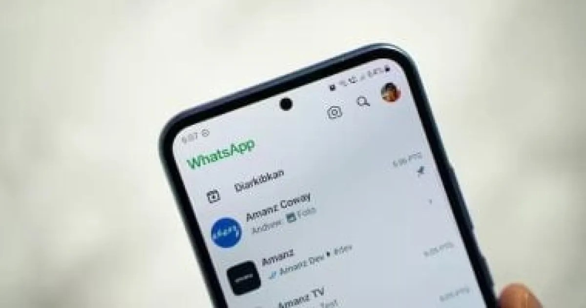 واتساب للأعمال يتبنى تصميم Liquid Glass العصري: شفافية وتأثيرات زجاجية