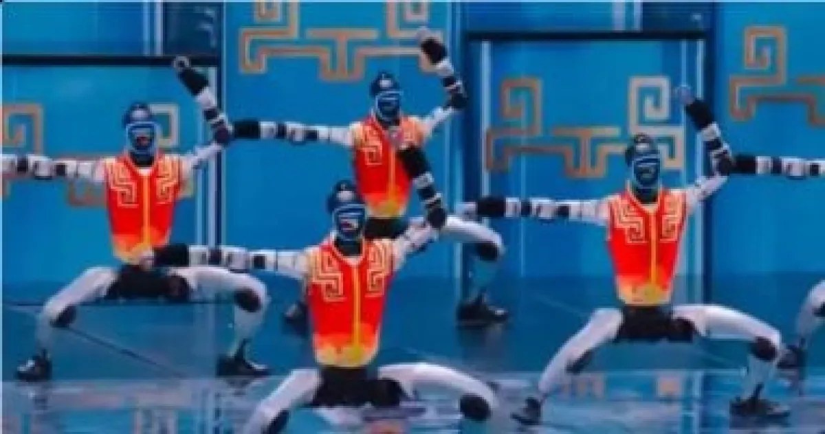 روبوتات بشرية تخطف الأضواء في الصين برقصات قتالية مذهلة