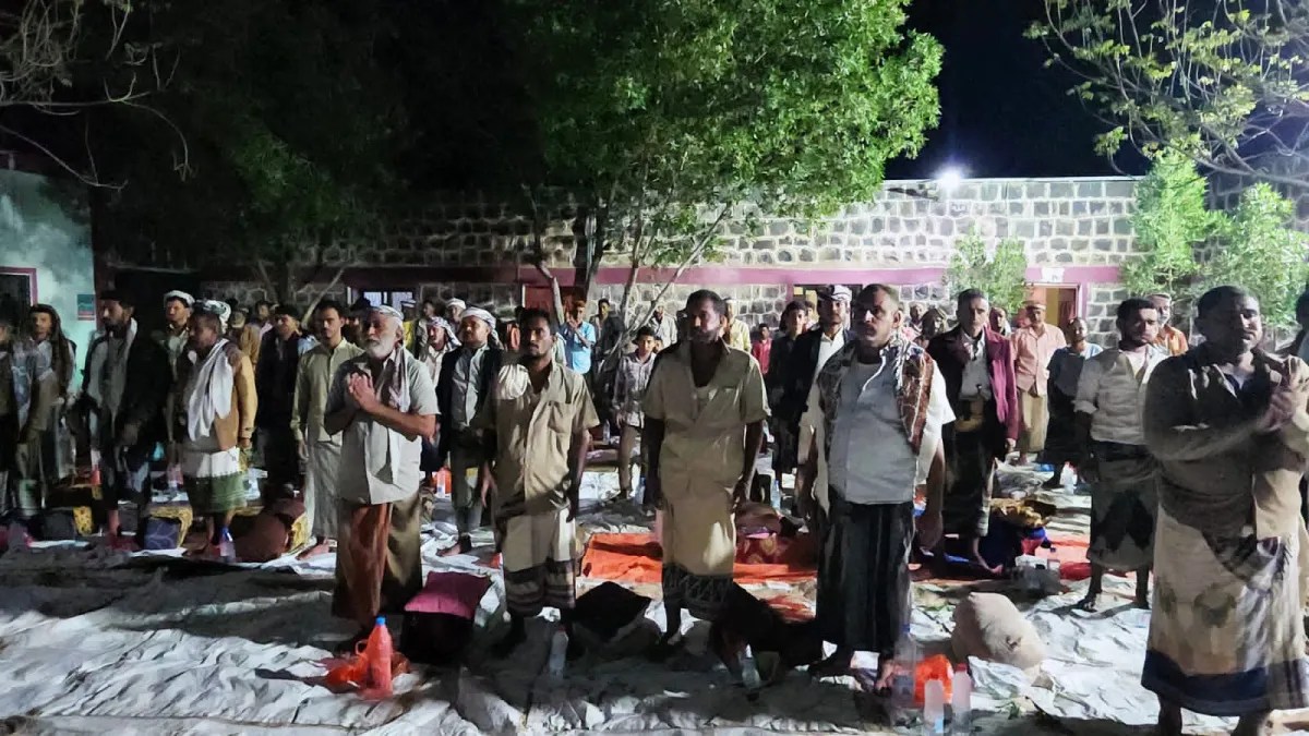 السلطة المحلية بالمخا تنظم أمسية رمضانية في عزلة المشالحة لتعزيز التلاحم المجتمعي