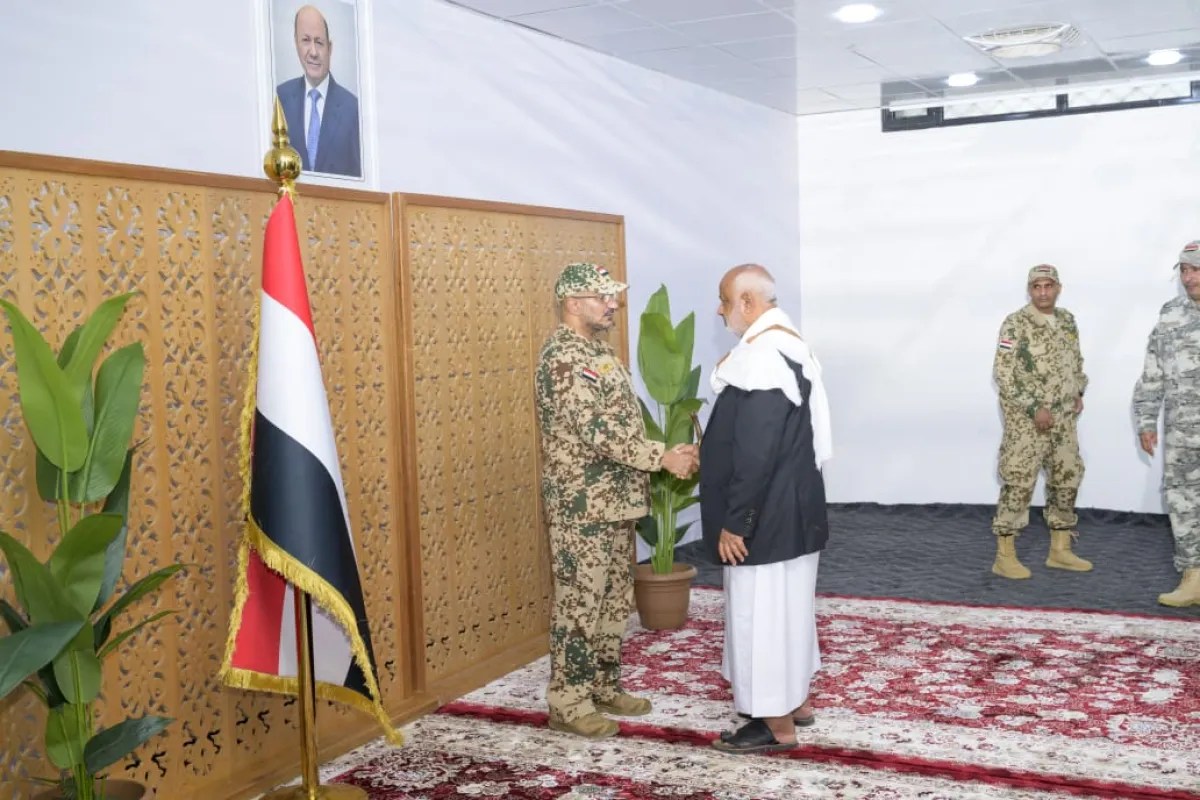 صور.. نائب رئيس مجلس القيادة يستقبل جموع المهنئين بعيد الفطر في المخا صور.. نائب رئيس مجلس القيادة يستقبل جموع المهنئين بعيد الفطر في المخا