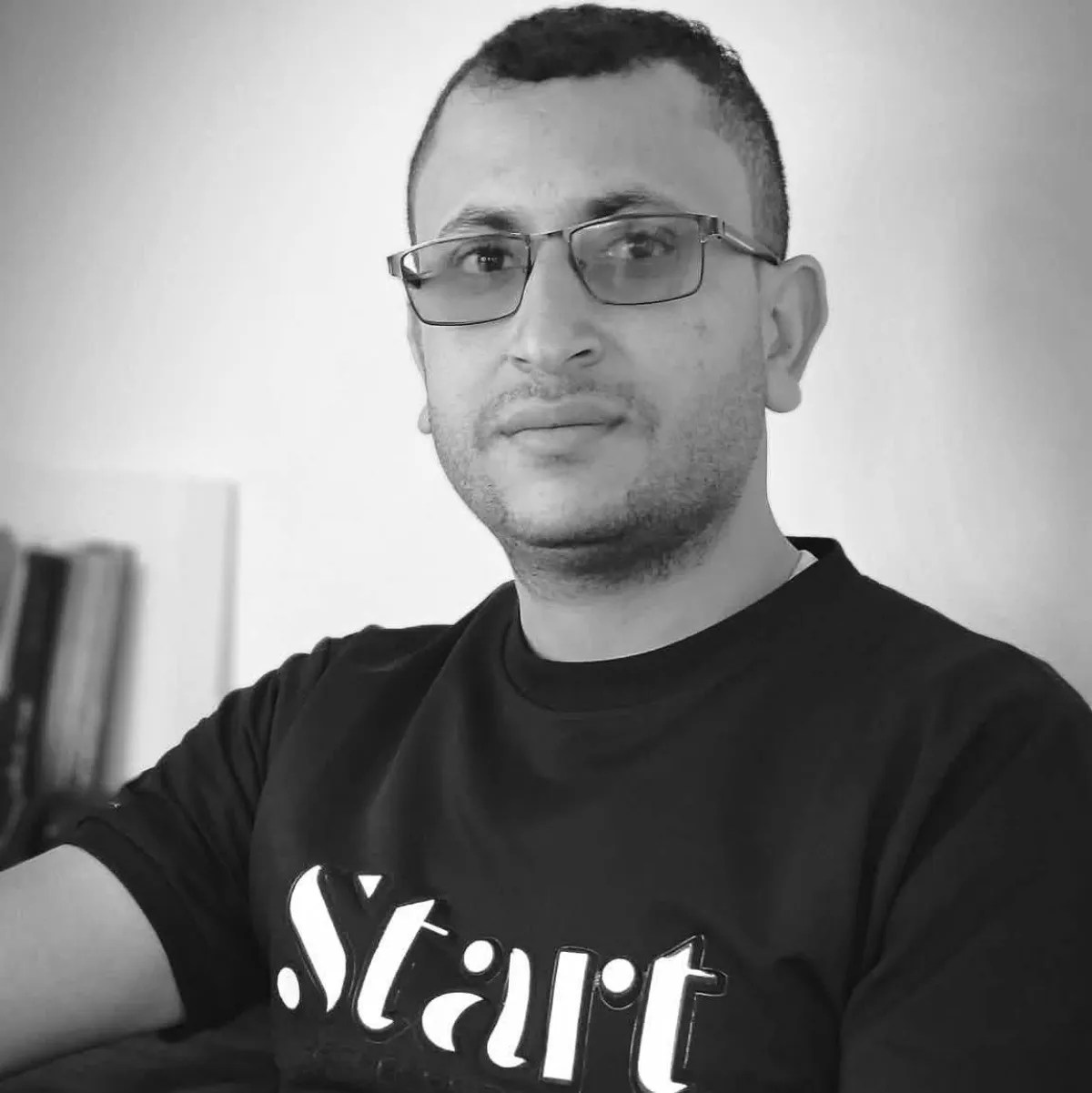 فرع المكتب السياسي بتعز يدين بأشد العبارات جريمة إغتيال الصحفي عبدالصمد القاضي