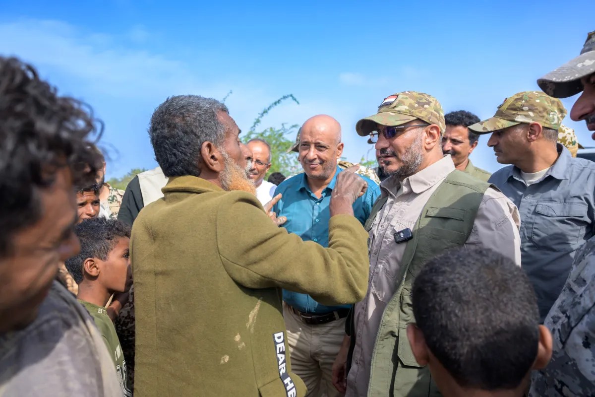 الفريق طارق صالح يتفقد المناطق المتضررة من السيول في ريف المخا ويوجّه بتكثيف الدعم للمنكوبين