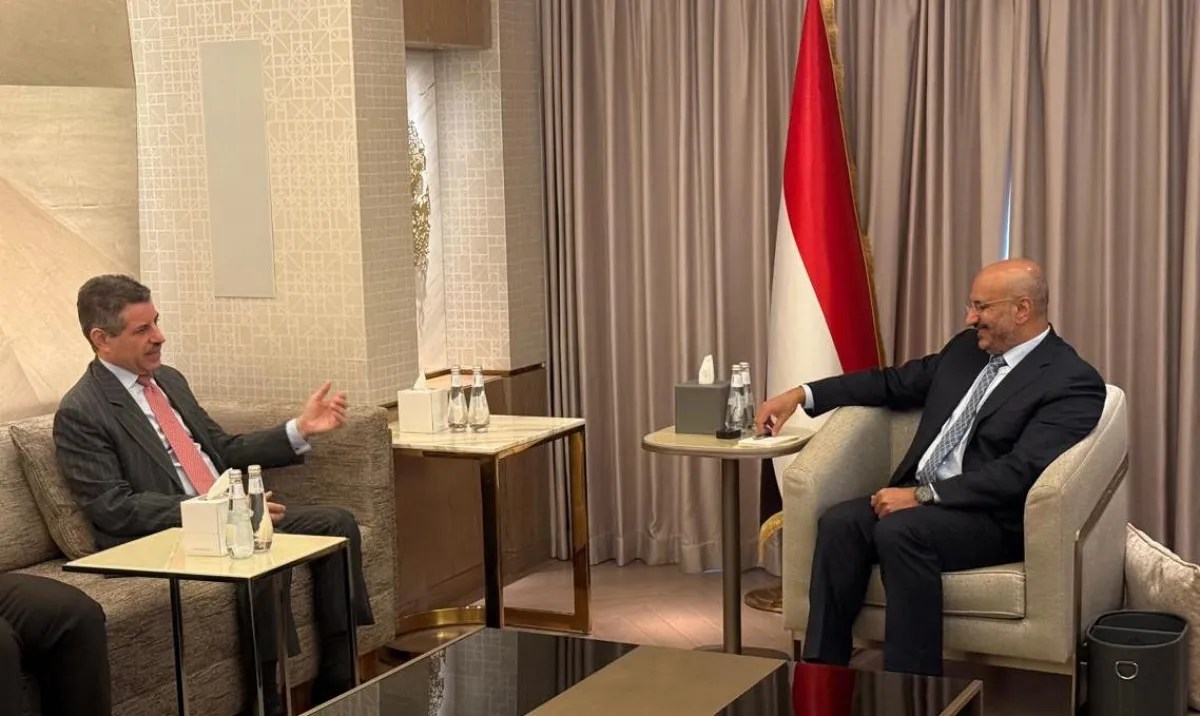 طارق صالح يستقبل السفير الأمريكي