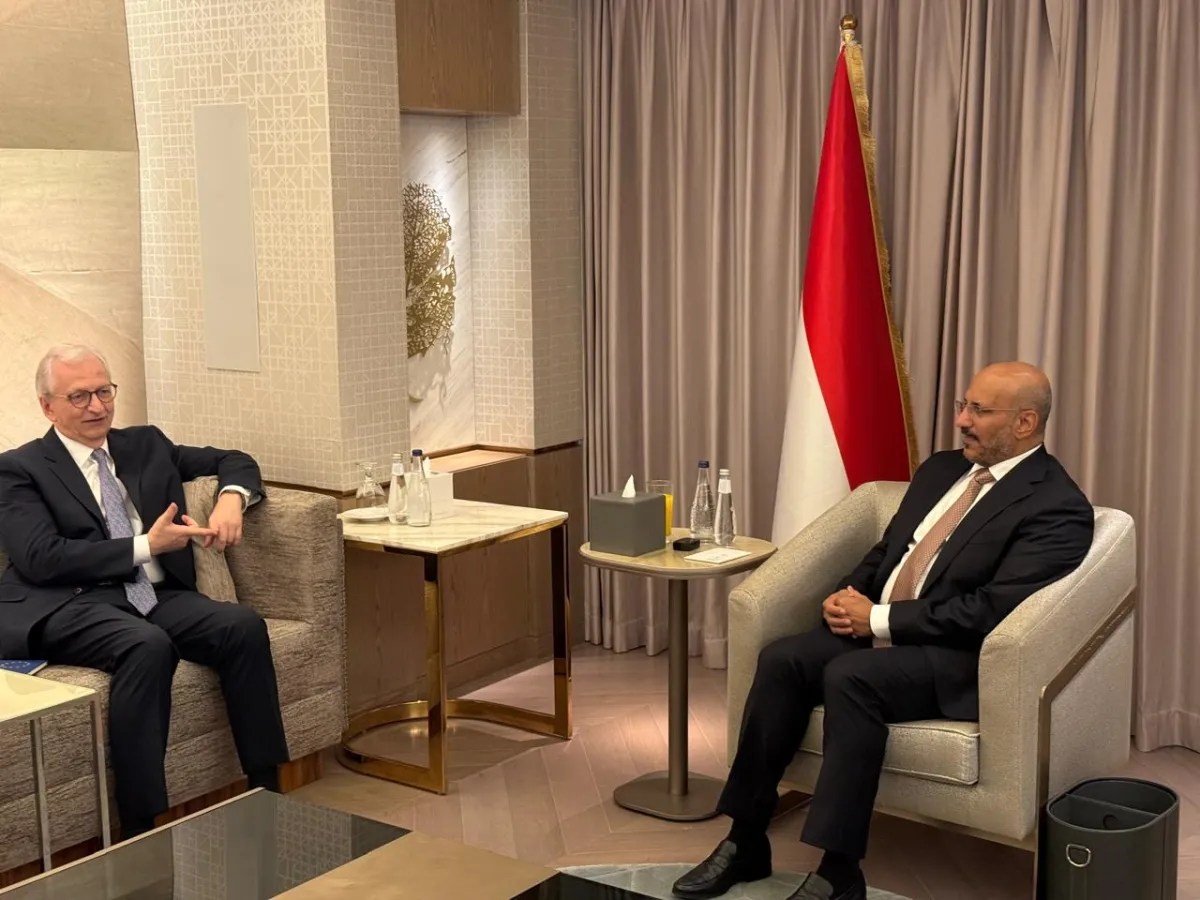 طارق صالح والسفير الألماني يستعرضان مستجدات الوضع الوطني والإقليمي طارق صالح والسفير الألماني يستعرضان مستجدات الوضع الوطني والإقليمي