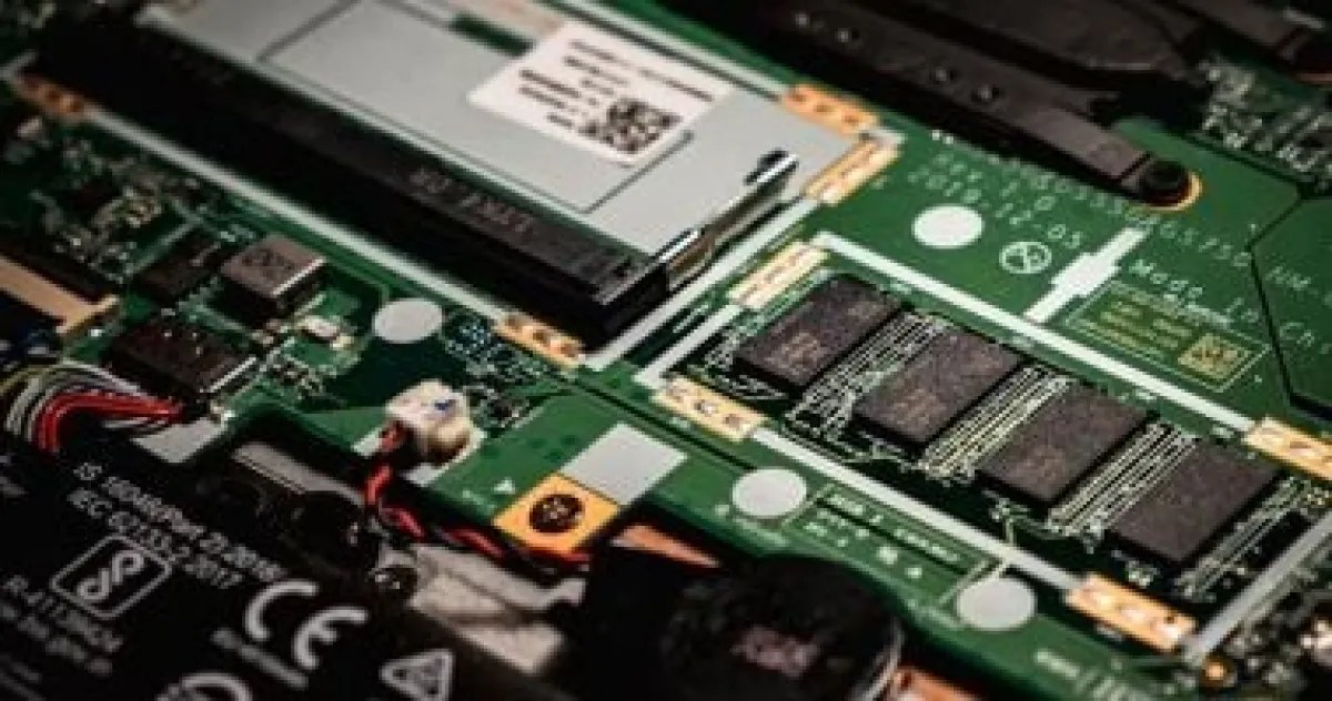 أزمة الذاكرة مستمرة: هل نودع الأجهزة الرخيصة حتى 2030؟