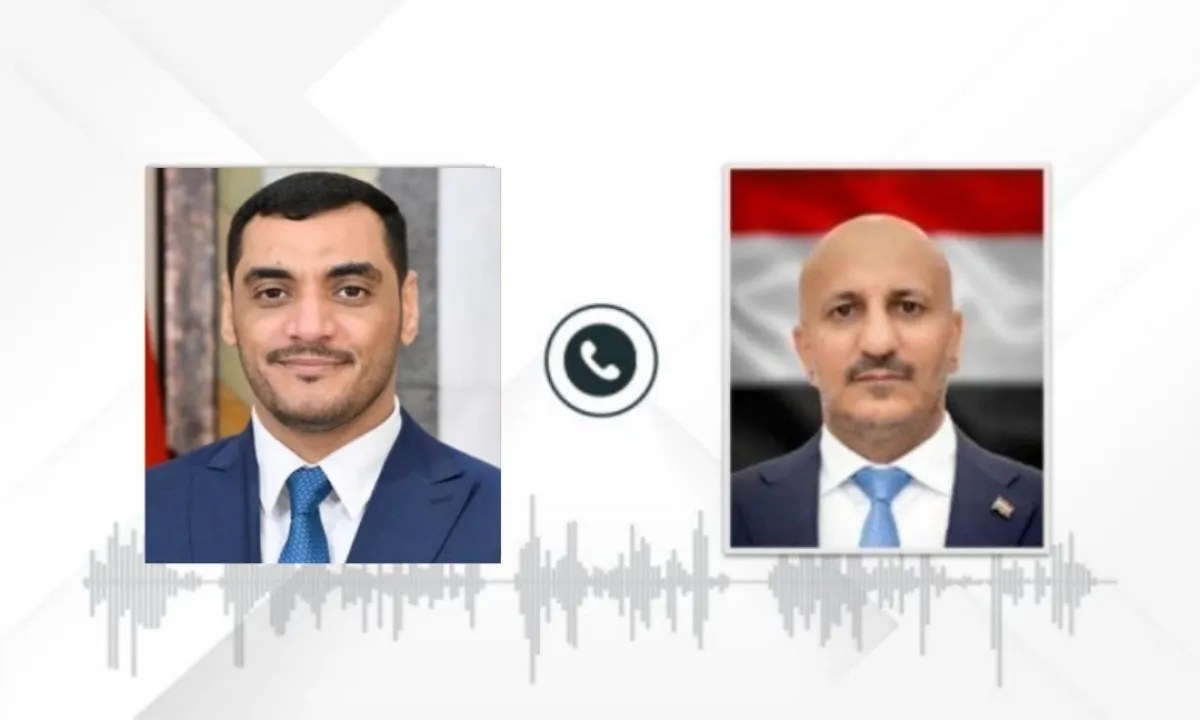 طارق صالح يتلقى برقية عزاء من وزير الدولة العامري في استشهاد قائد الفرقة الأولى مقاومة وطنية