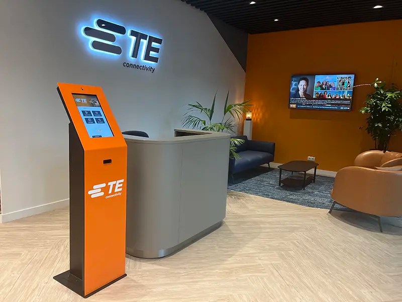 digitale receptie TE Connectivity in lobby