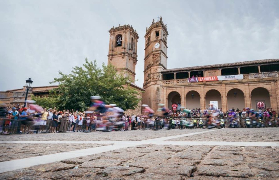La Vuelta. Etapa Alcaraz-Elche de la Sierra. Sierra de Albacete ciclismo