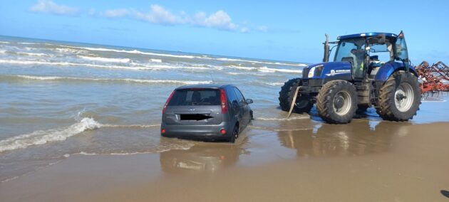 auto in acqua a Tor San Lorenzo