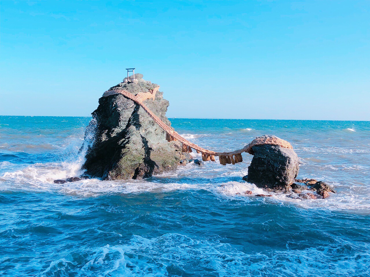 桜井二見ヶ浦」近くには見晴らしのいい高台も！海の絶景が広がる夫婦岩