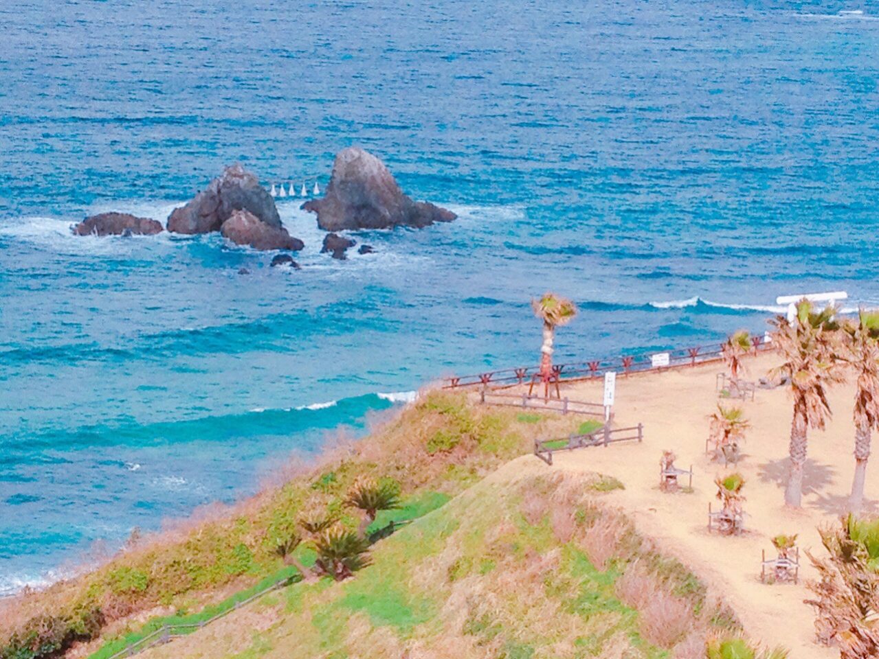 桜井二見ヶ浦」近くには見晴らしのいい高台も！海の絶景が広がる夫婦岩