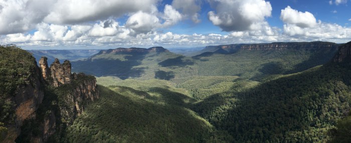 Echo Point. See the 3 Sisters along the left