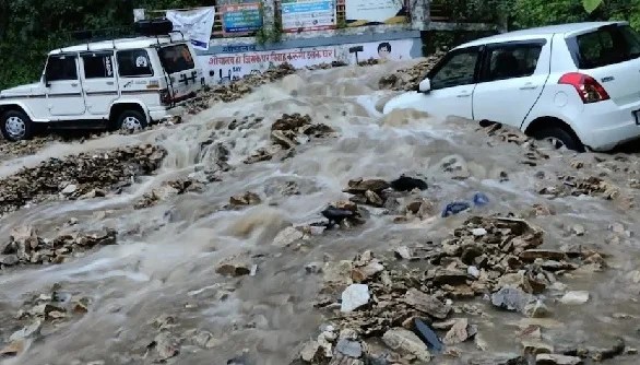 उत्तराखंड में फिर फटा बादल, दो लापता, मवेशी मलबे में दबे 1 aamaadmi.in
