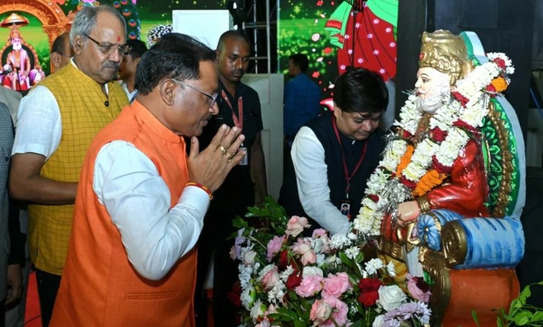 जीएसटी बचत उत्सव : राजधानी के बाजारों का जायजा लेने निकले सीएम, व्यापारियों में दिखा भारी उत्साह 1 aamaadmi.in