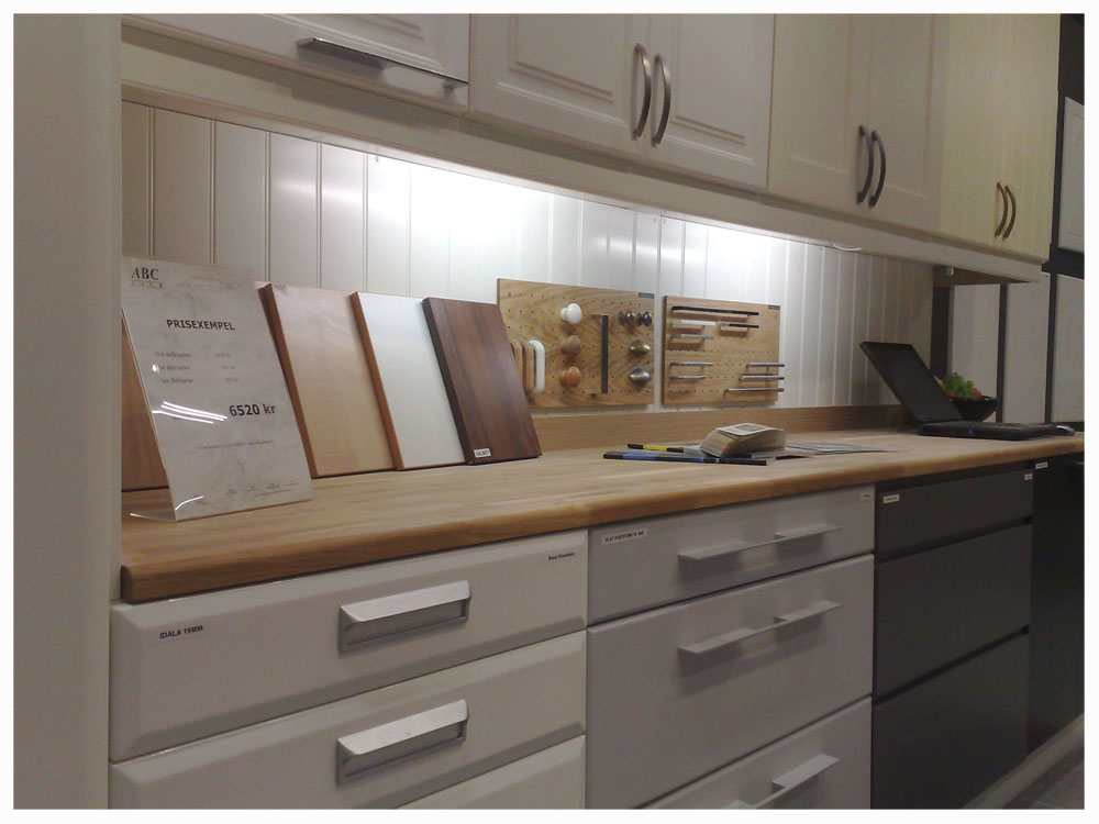 Nån som har en aning om vad det kan kosta att sprutmåla/lacka köksluckor? Abc Lack Omlackering Sprutmalning Industrilackering Inredningslackering Utbytesluckor Kok Lackering Koksluckor