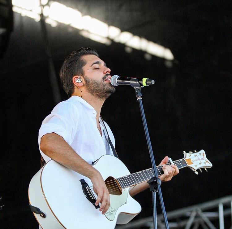 Emir Can Igrek Ruhunun Gonullu Iscisi Absurdizi