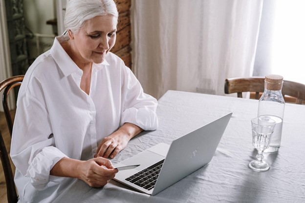 Seniors living on a fixed income should try these budgeting ideas