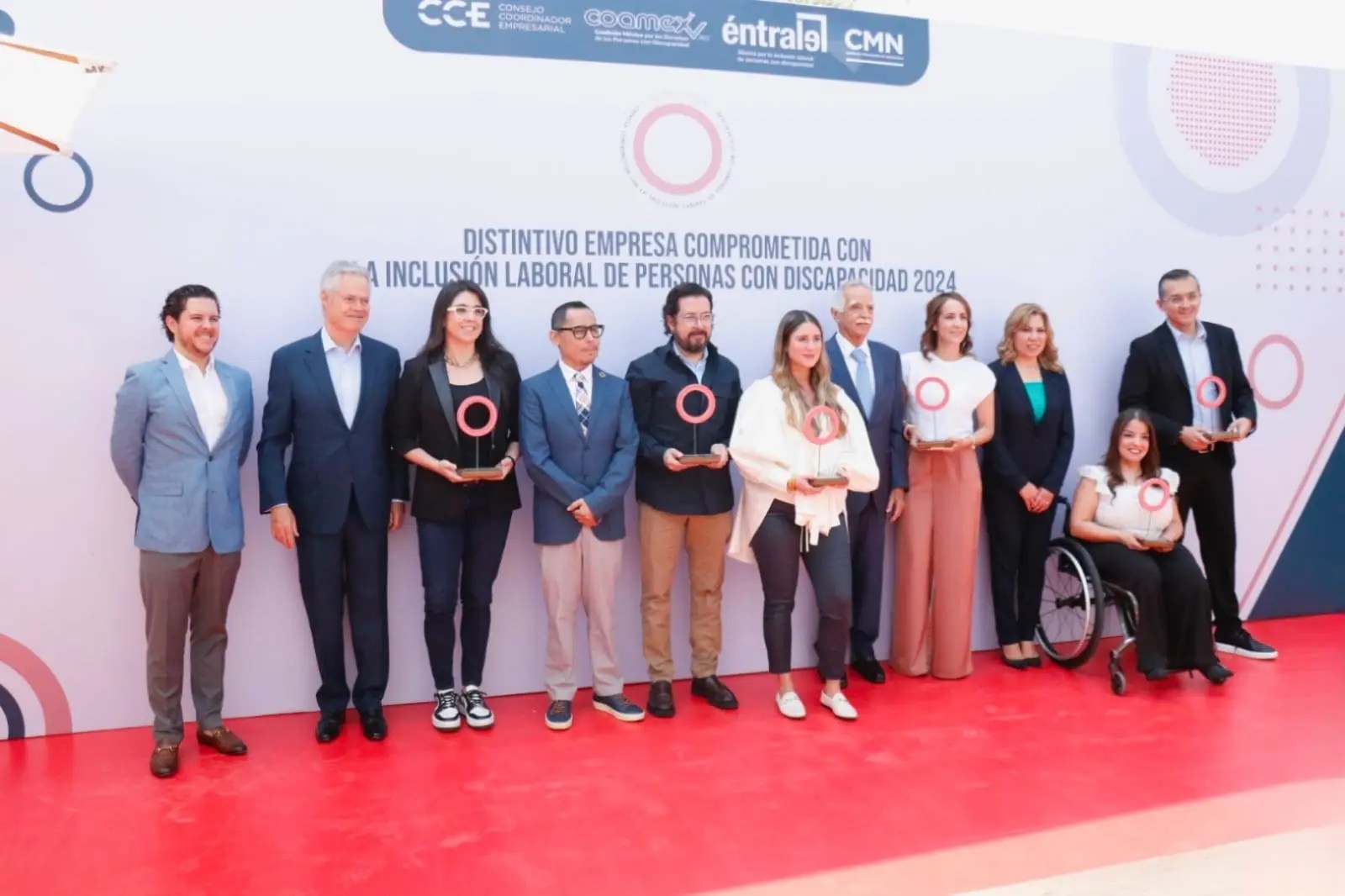Éntrale es una iniciativa del Consejo Mexicano de Negocios, nacida en 2016 con el propósito de impulsar la cultura de inclusión laboral de Personas con Discapacidad en las empresas, considerada clave para el desarrollo del país.