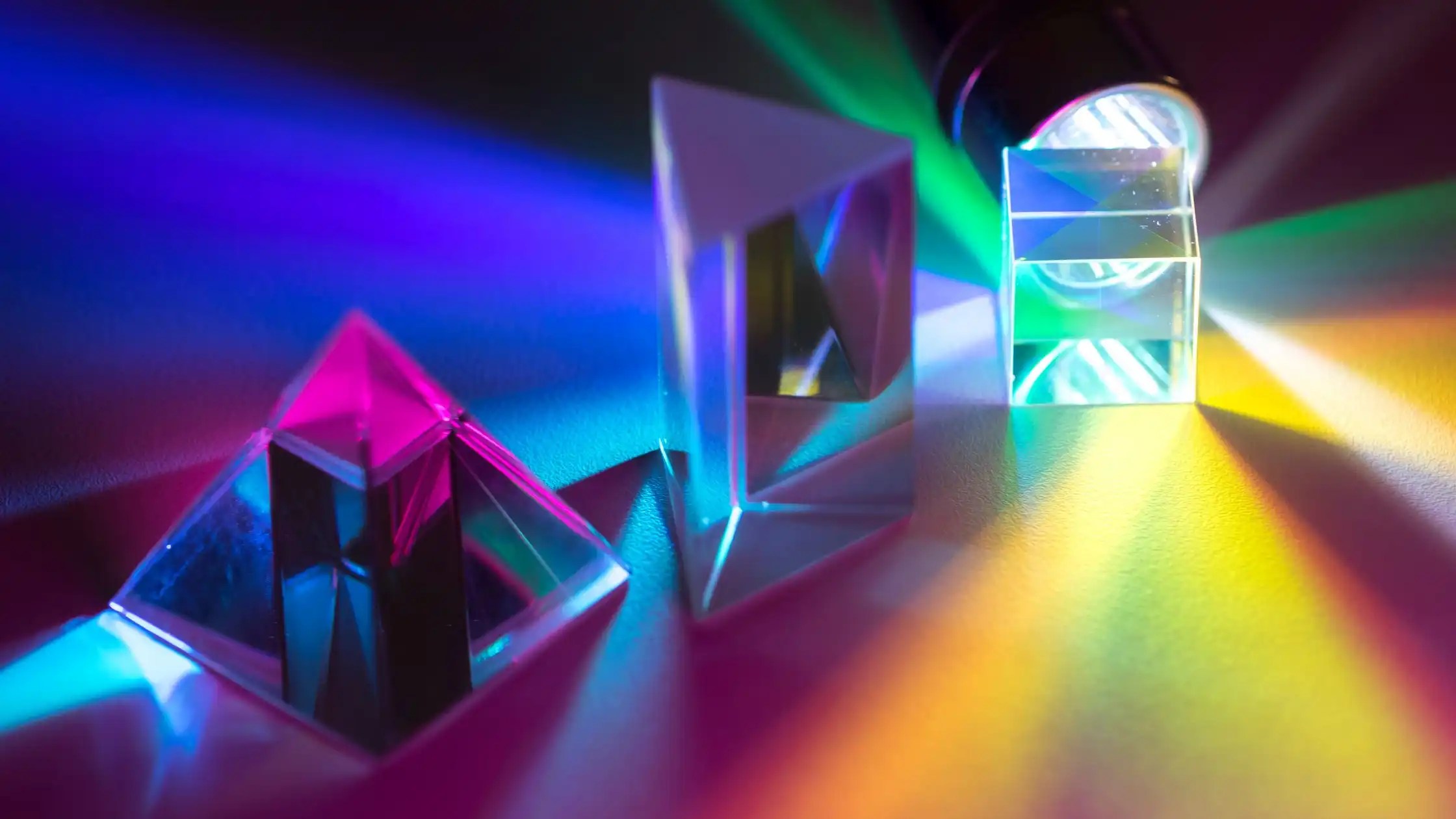 Hexagonal pyramid prism: what it is and how to use it