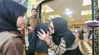 Bersama Isteri, Wakil Walikota Banda Aceh, Ajak Anak Yatim Belanja Baju Baru Bersama Isteri, Wakil Walikota Banda Aceh, Ajak Anak Yatim Belanja Baju Baru