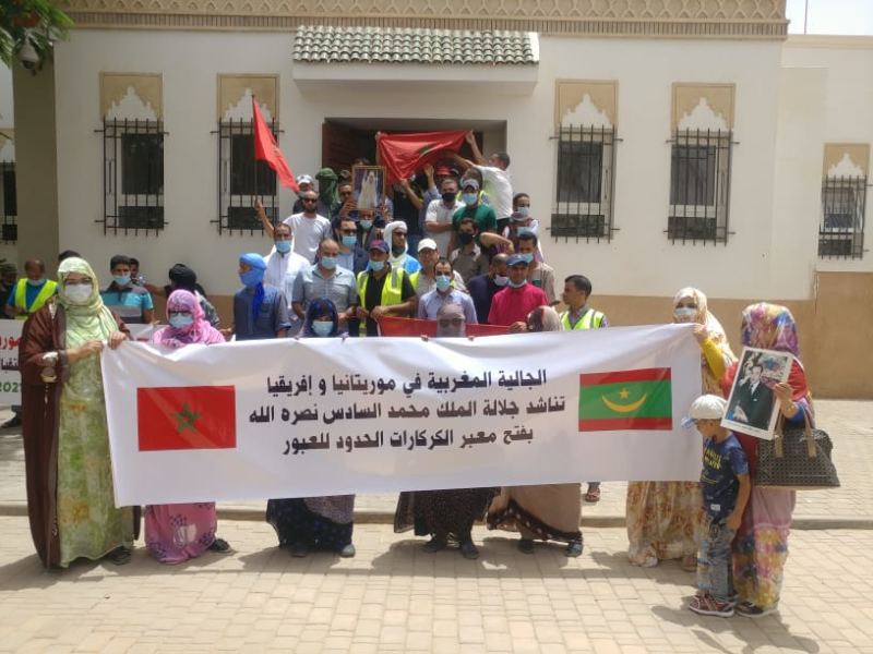 مغاربة موريتانيا يناشدون الملك لفتح معبر الكركارات (صور+فيديوهات)
