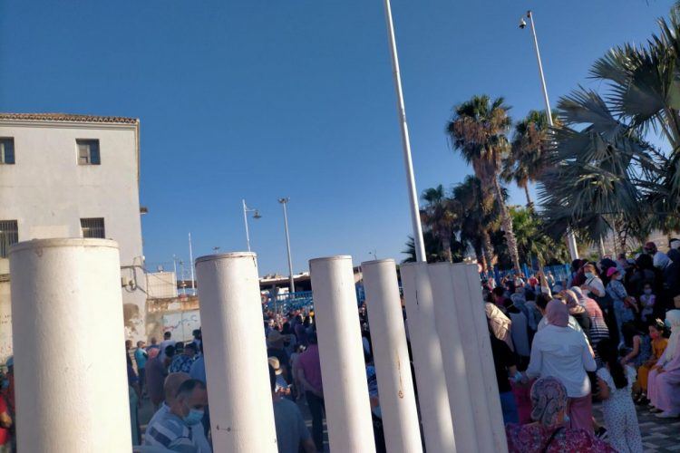 مليلية.. عيد الأضحى يخرج مئات المغاربة للمطالبة بفتح المعبر (فيديو)
